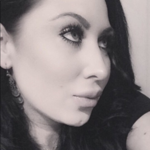 Meet your Posher, Christina - Picture 1 of 1